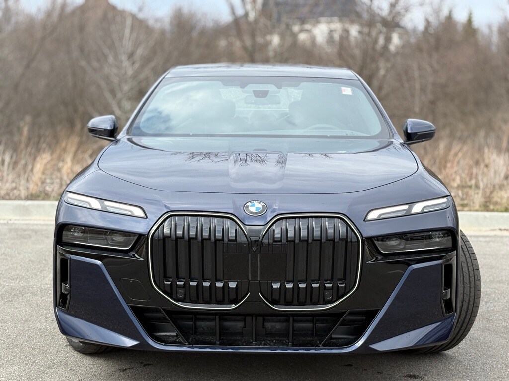 2025 Bmw 760i xDrive photo 2