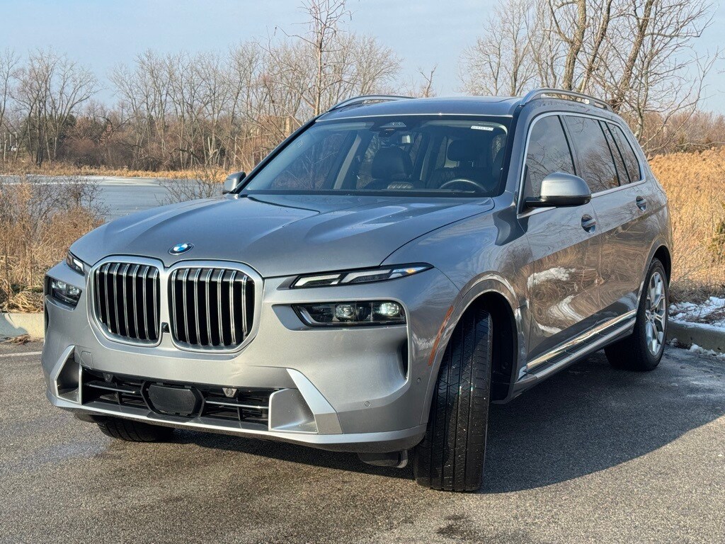 2024 BMW X7 - Image 3