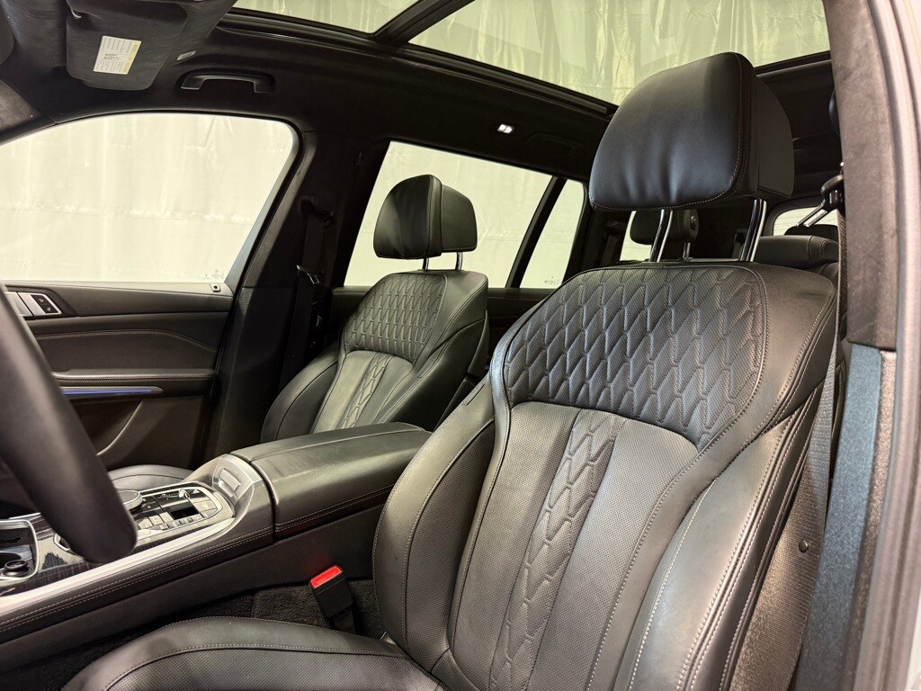 2025 BMW X7 - Image 16