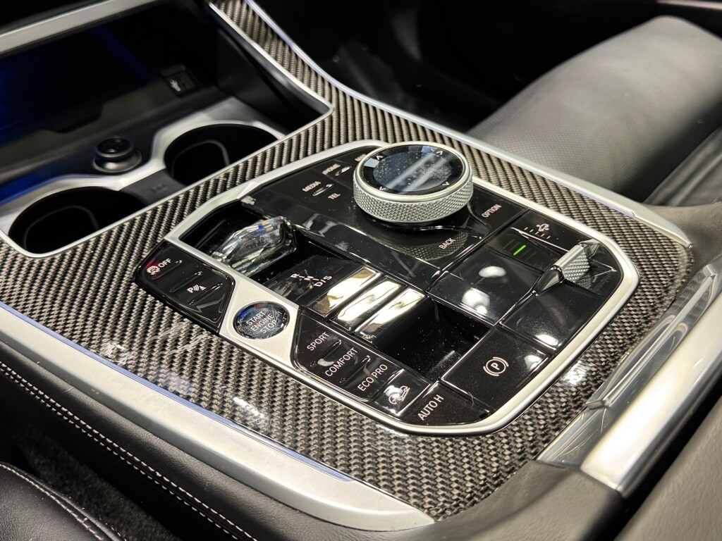 2025 BMW X7 - Image 15