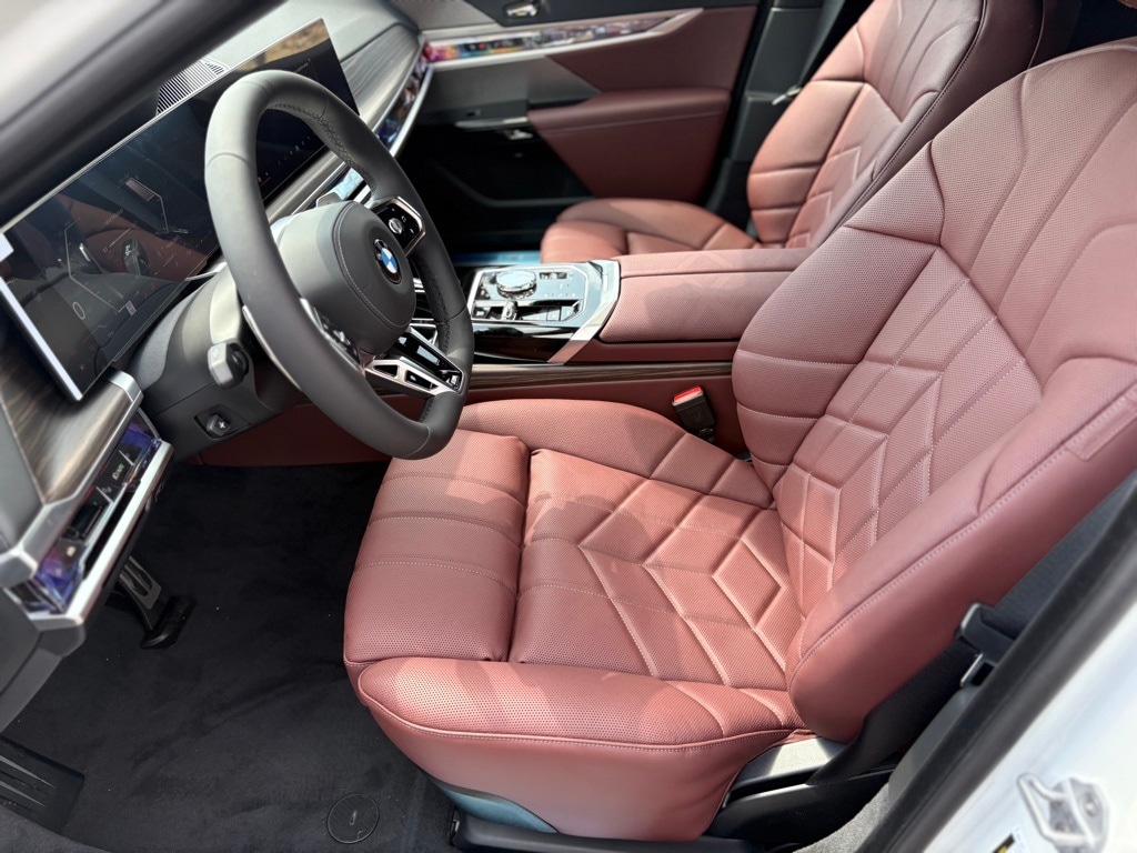 2025 BMW 760I - Image 12