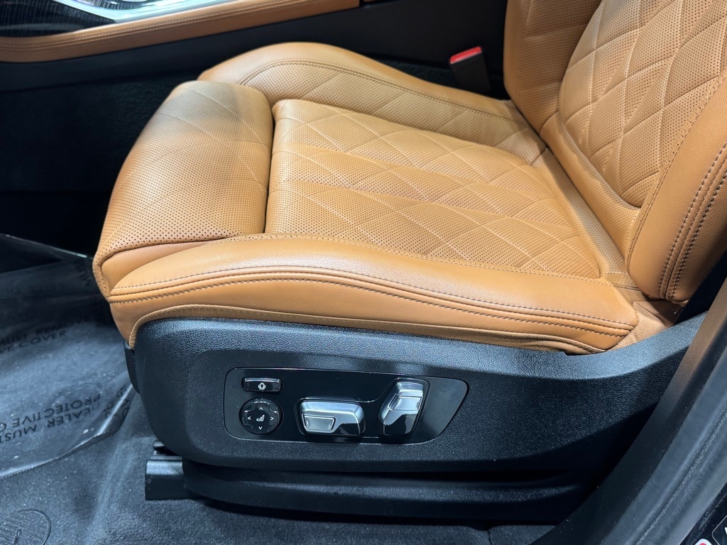 2023 BMW X7 - Image 20