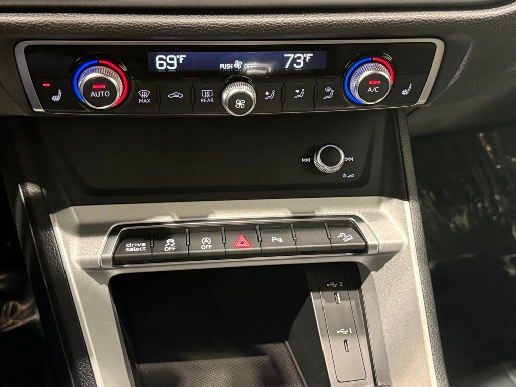 2025 AUDI Q3 - Image 14