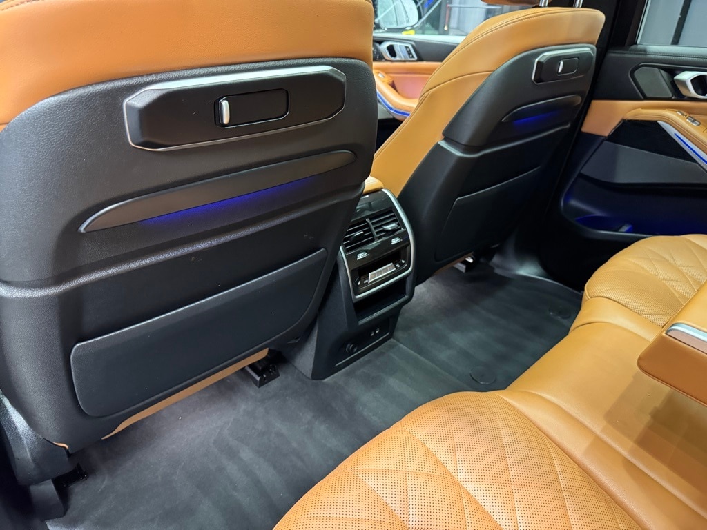 2023 BMW X7 - Image 25