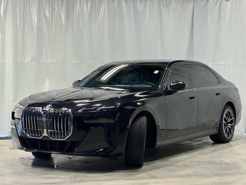 2023 BMW 740I - Image 3