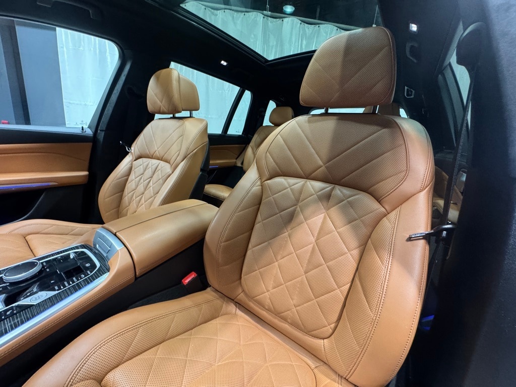 2023 BMW X7 - Image 22