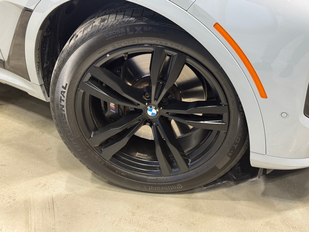 2023 BMW X7 - Image 10