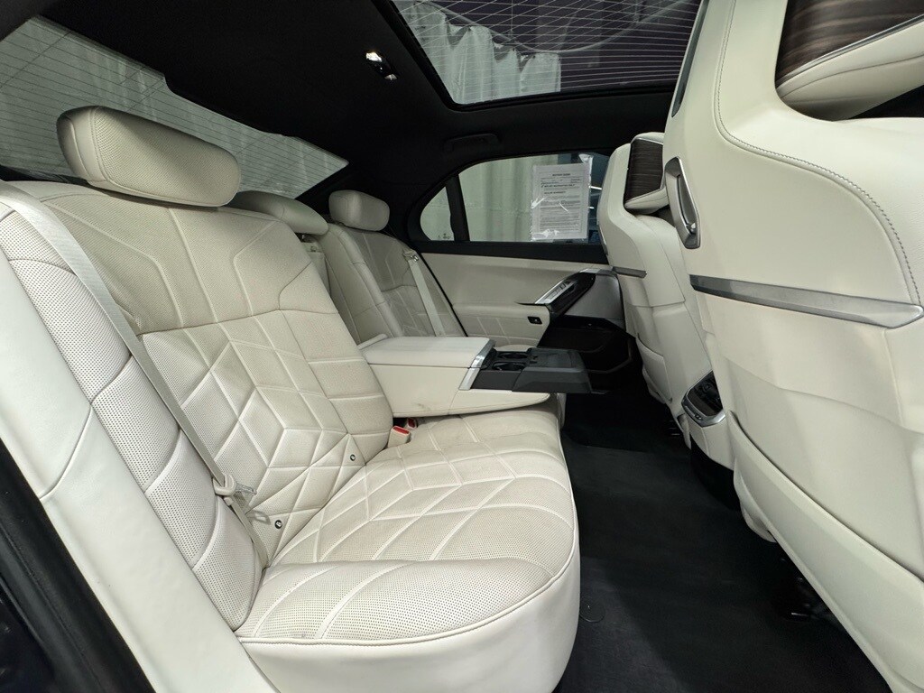 2023 BMW 740I - Image 22