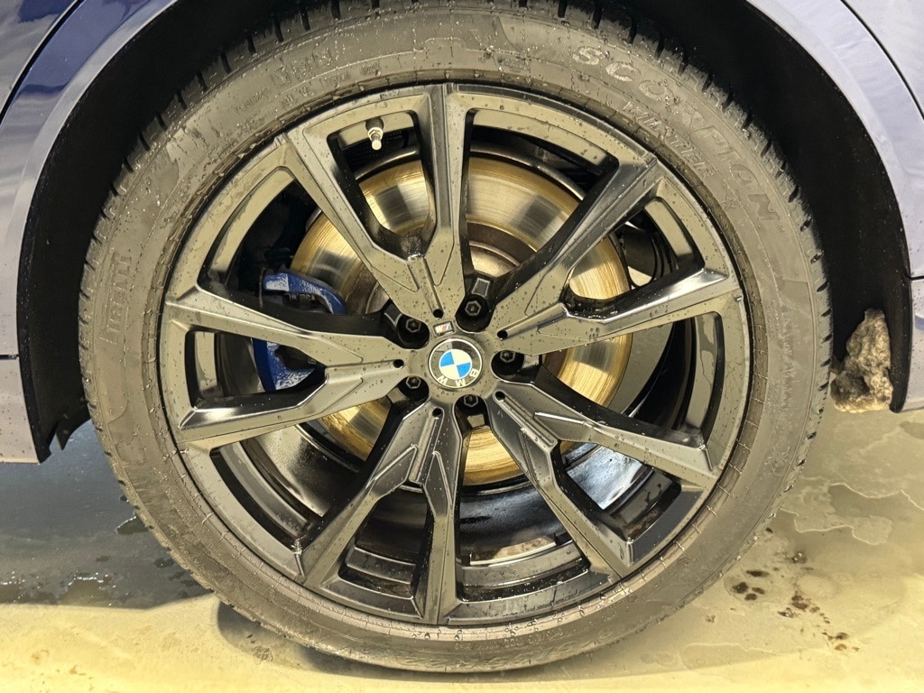 2024 BMW X7 - Image 8
