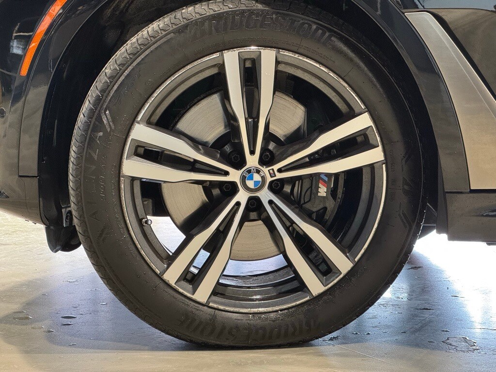 2022 BMW X7 - Image 11