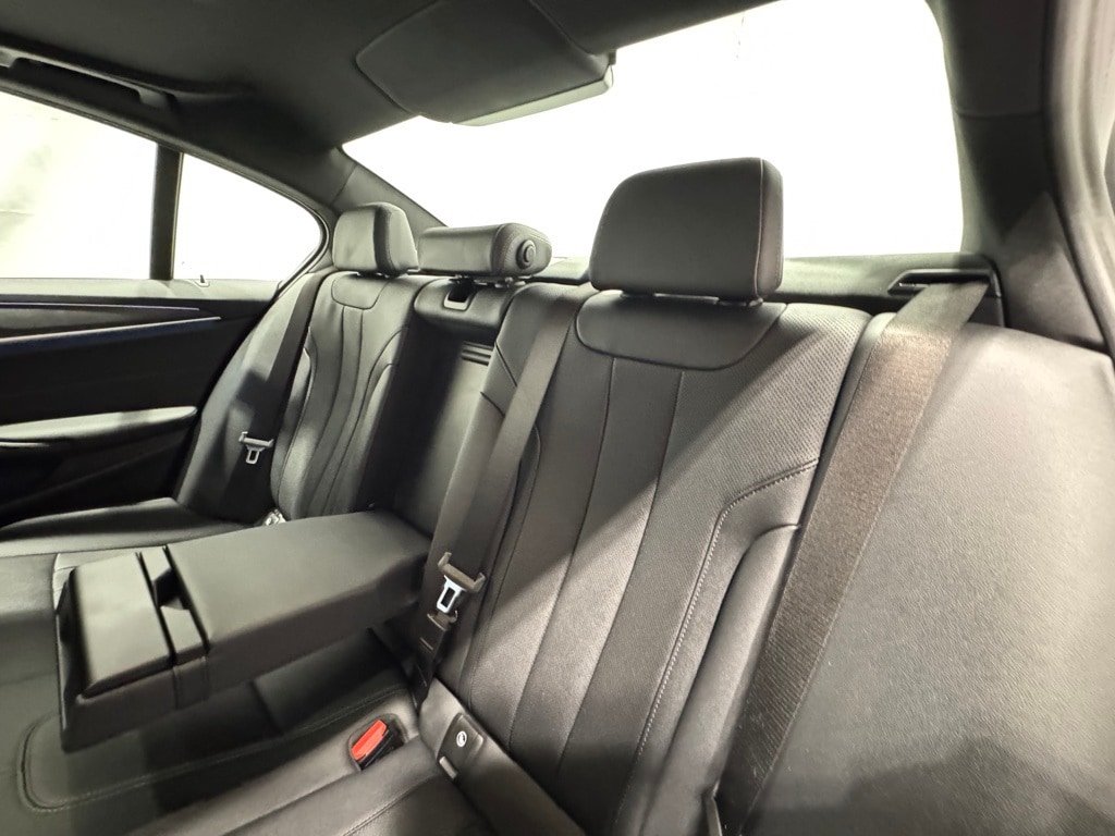 2023 BMW 530E - Image 26