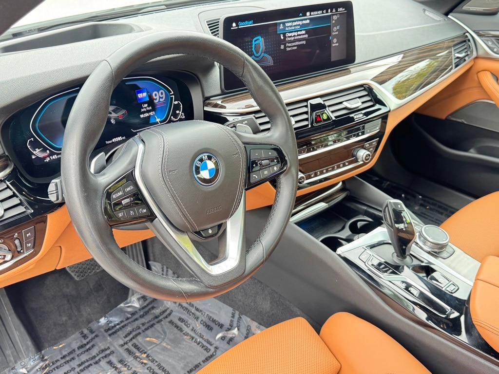 2023 BMW 530E - Image 17
