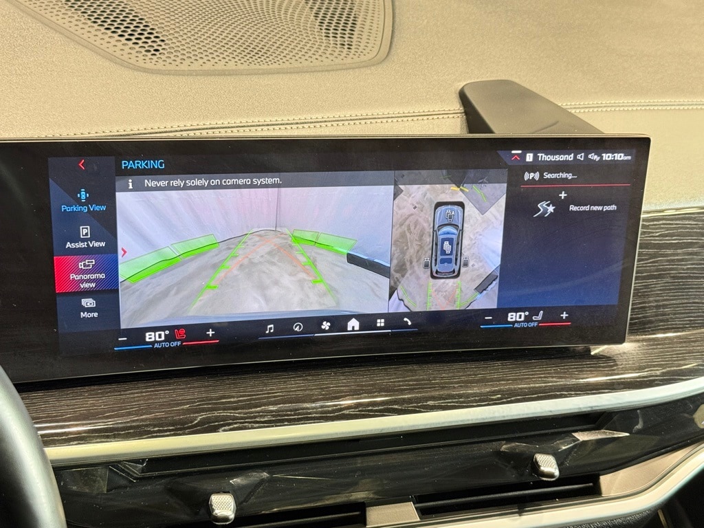 2025 BMW X7 - Image 8