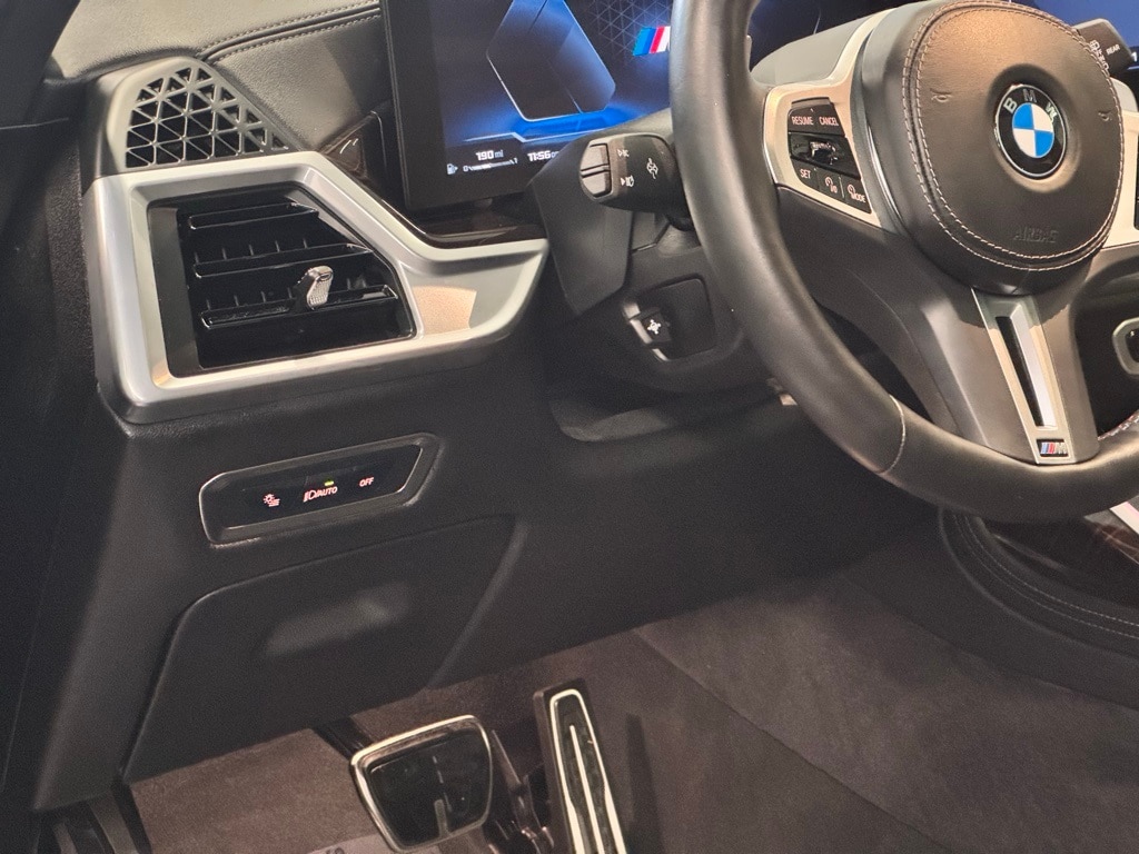 2024 BMW X7 - Image 17