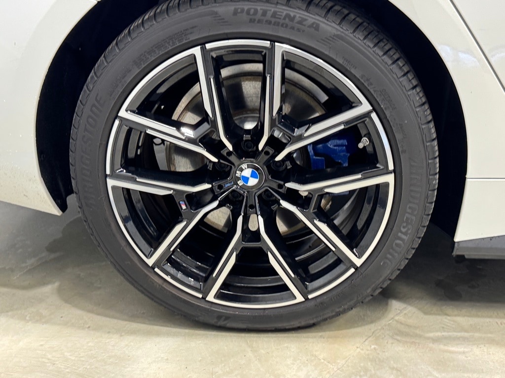 2025 BMW I4 - Image 9