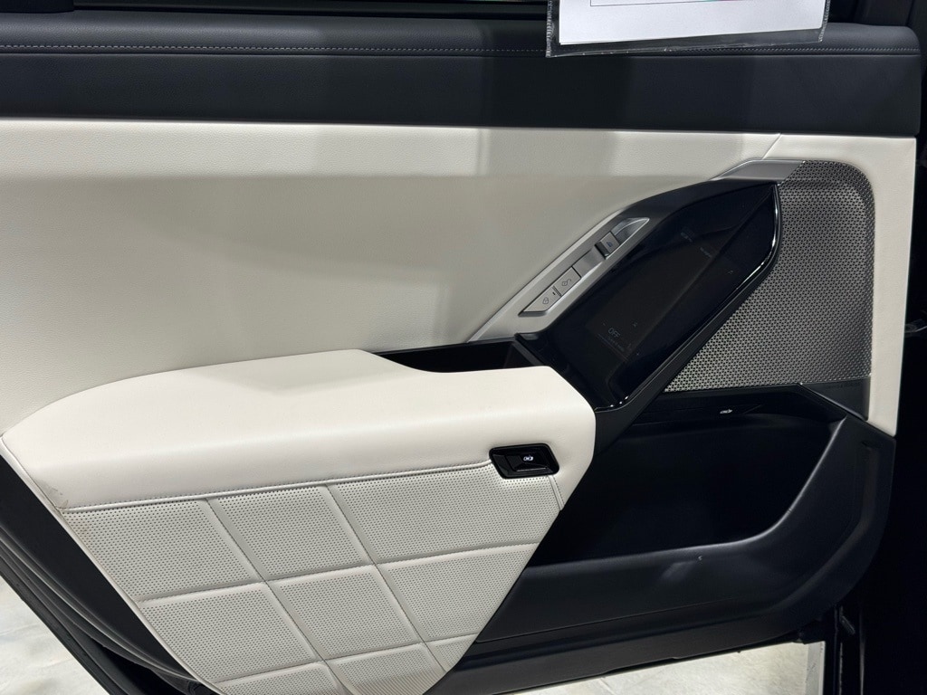 2023 BMW 740I - Image 20