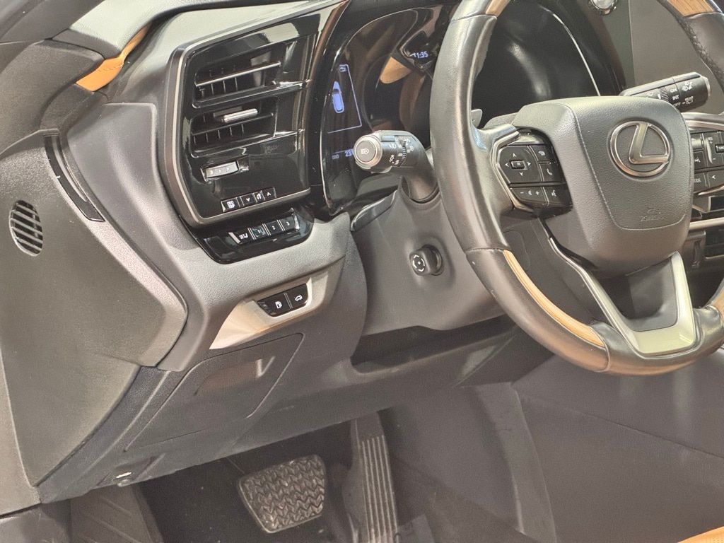 2023 LEXUS RX - Image 18