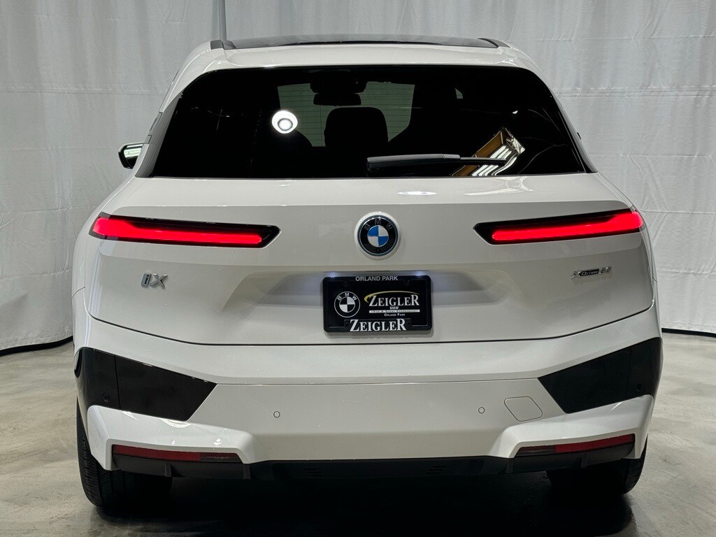 2025 BMW IX - Image 5
