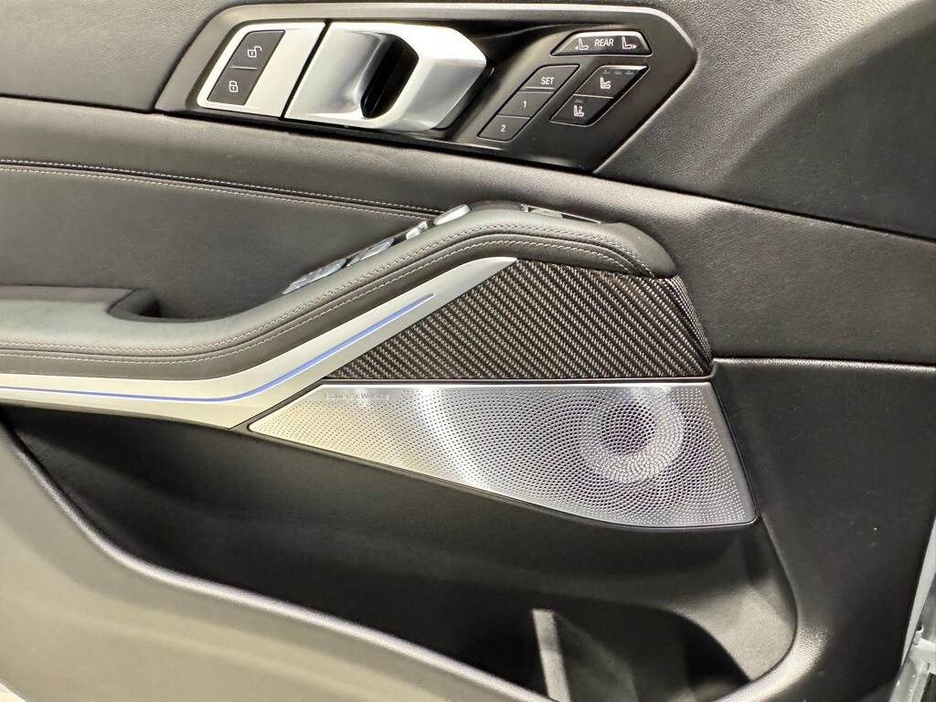 2025 BMW X7 - Image 19