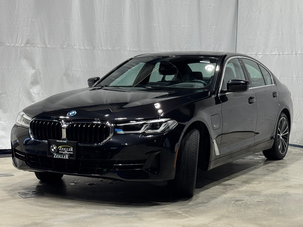 2023 BMW 530E - Image 3