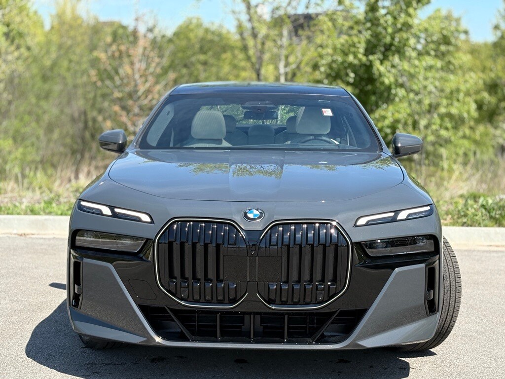 2025 Bmw 760i xDrive photo 2