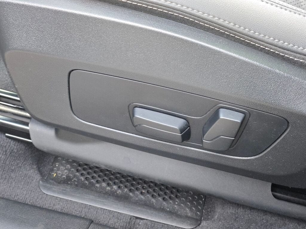 2025 BMW X1 - Image 12