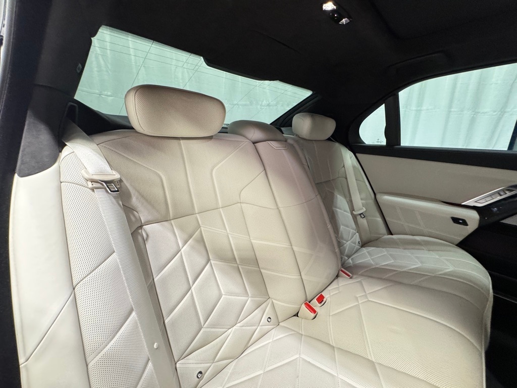 2023 BMW 760I - Image 28
