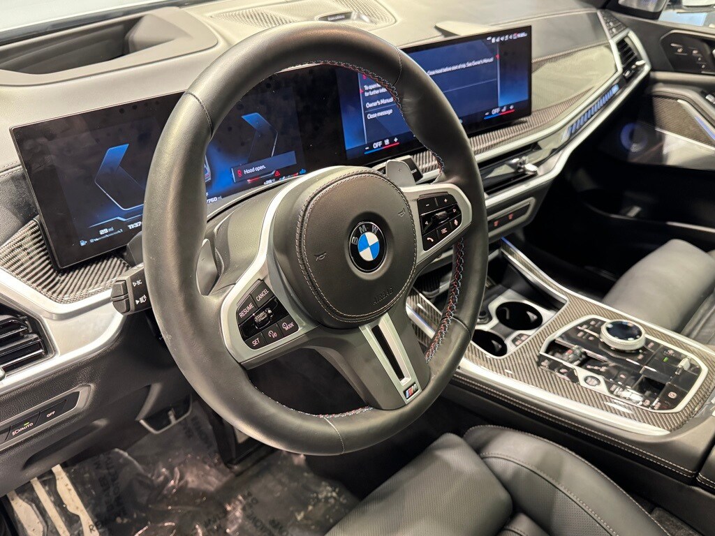 2025 BMW X7 - Image 18