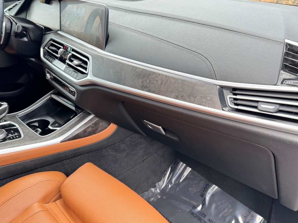 2022 BMW X7 - Image 26