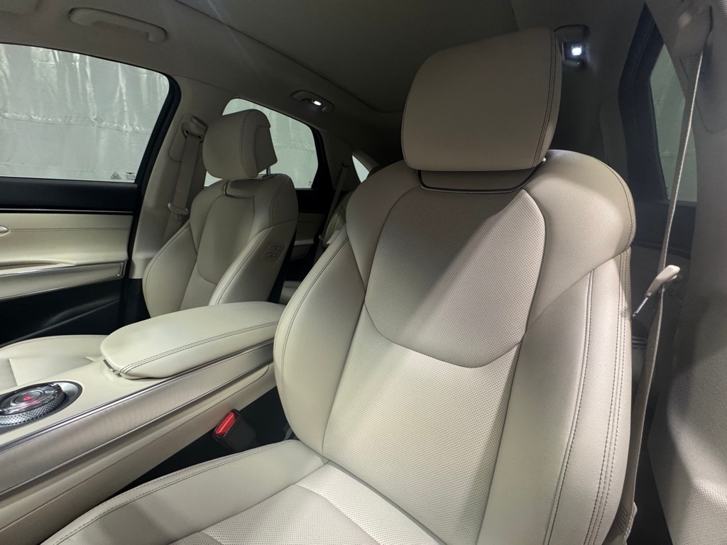 2024 GENESIS GV70 - Image 21