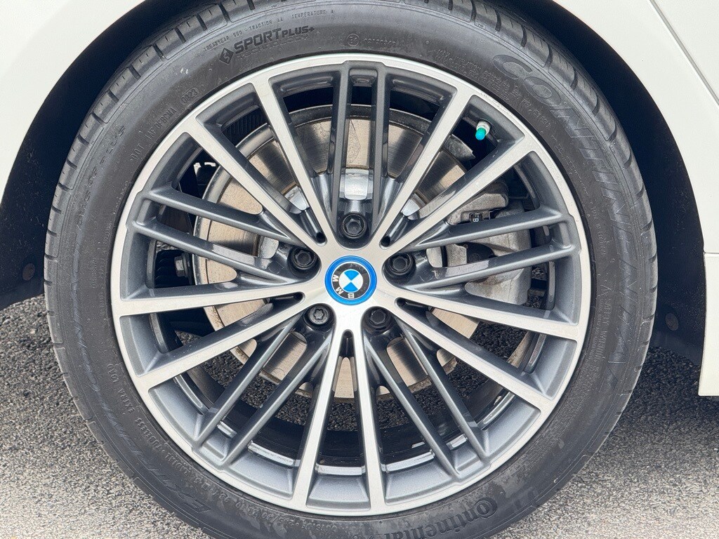 2023 BMW 530E - Image 9