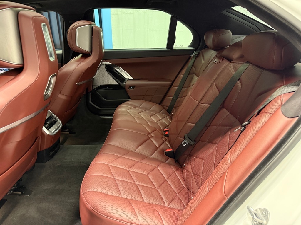 2024 BMW 760I - Image 22