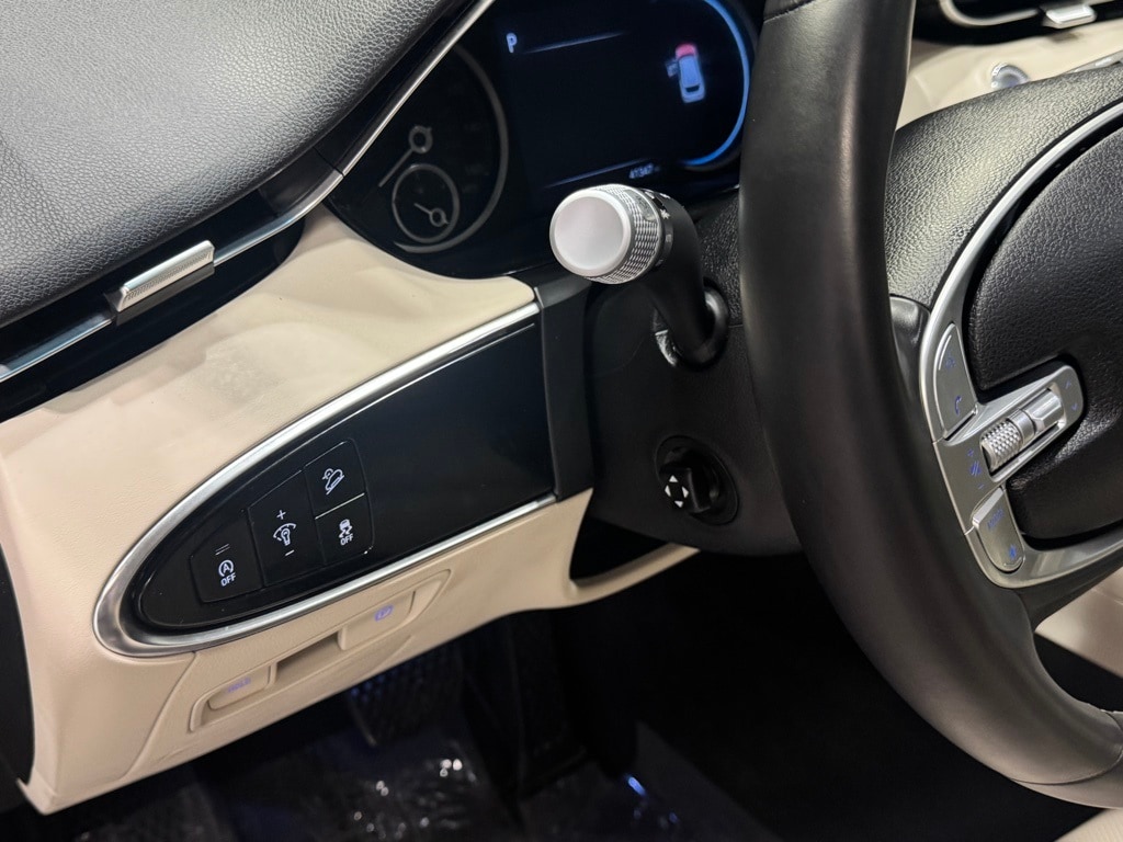 2024 GENESIS GV70 - Image 15