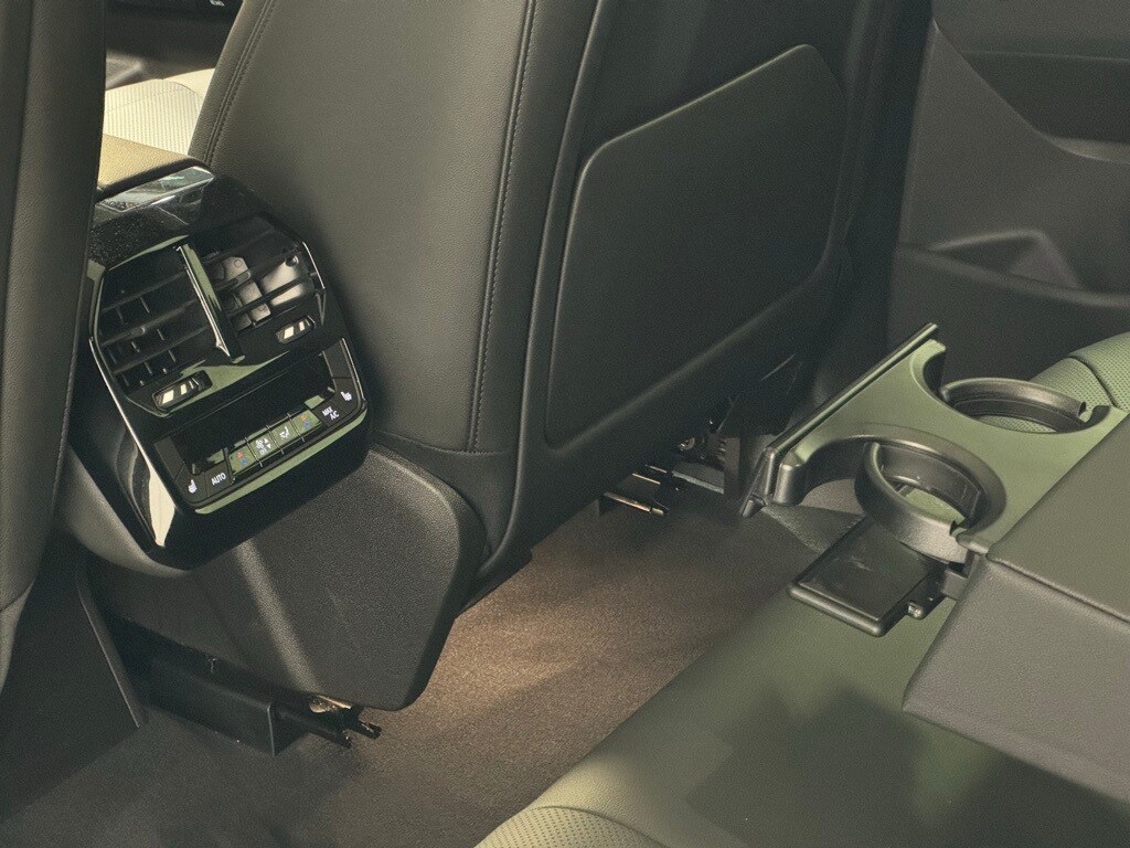 2025 BMW IX - Image 23
