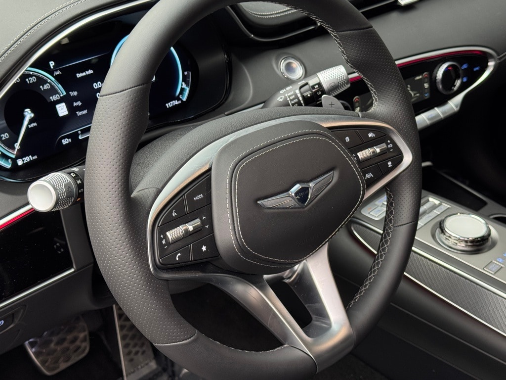 2024 GENESIS GV70 - Image 15