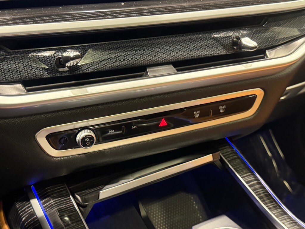 2023 BMW X7 - Image 15