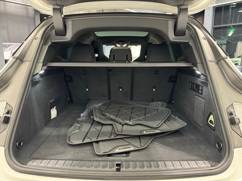 2025 BMW IX - Image 32