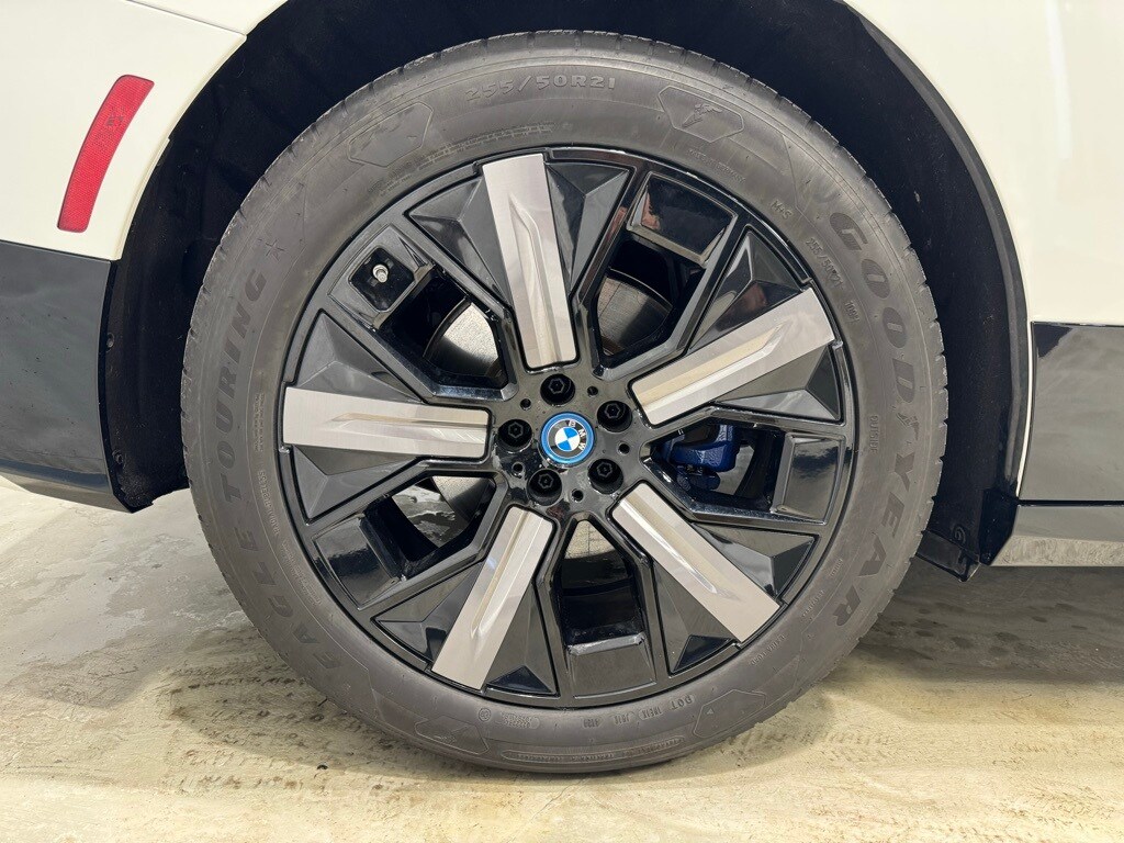 2025 BMW IX - Image 14