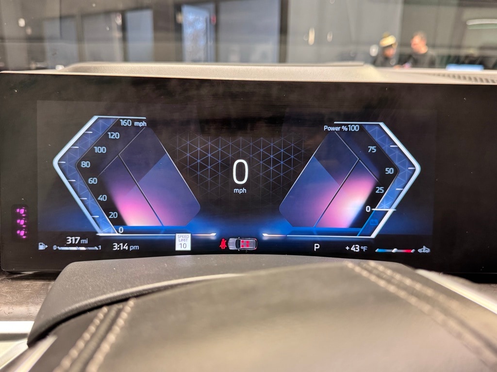 2024 BMW X7 - Image 30