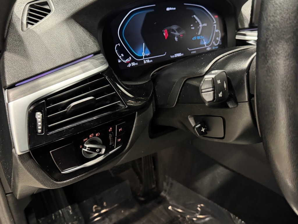 2023 BMW 530E - Image 16