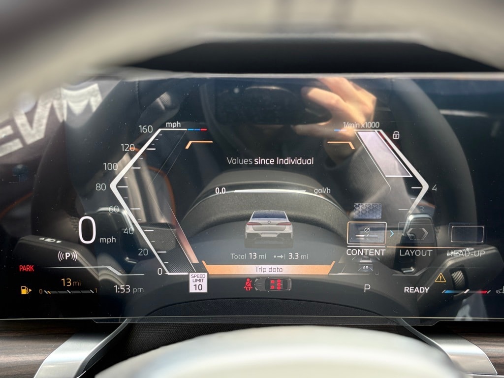 2025 BMW 760I - Image 28