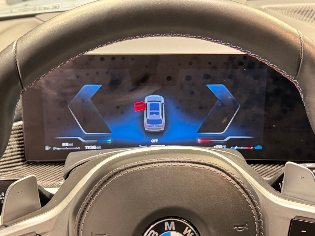 2025 BMW X7 - Image 32