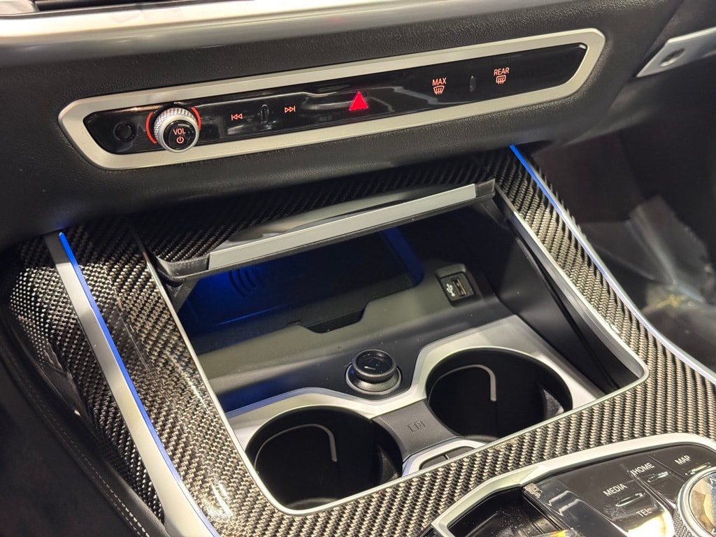 2025 BMW X7 - Image 14