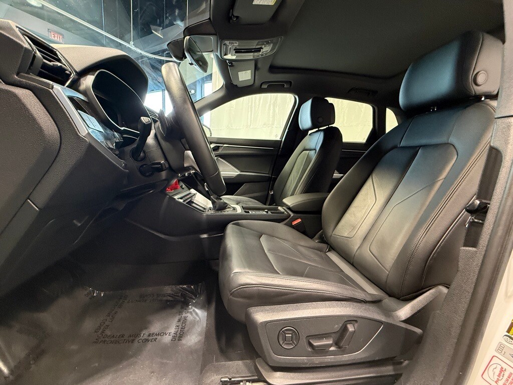 2025 AUDI Q3 - Image 17