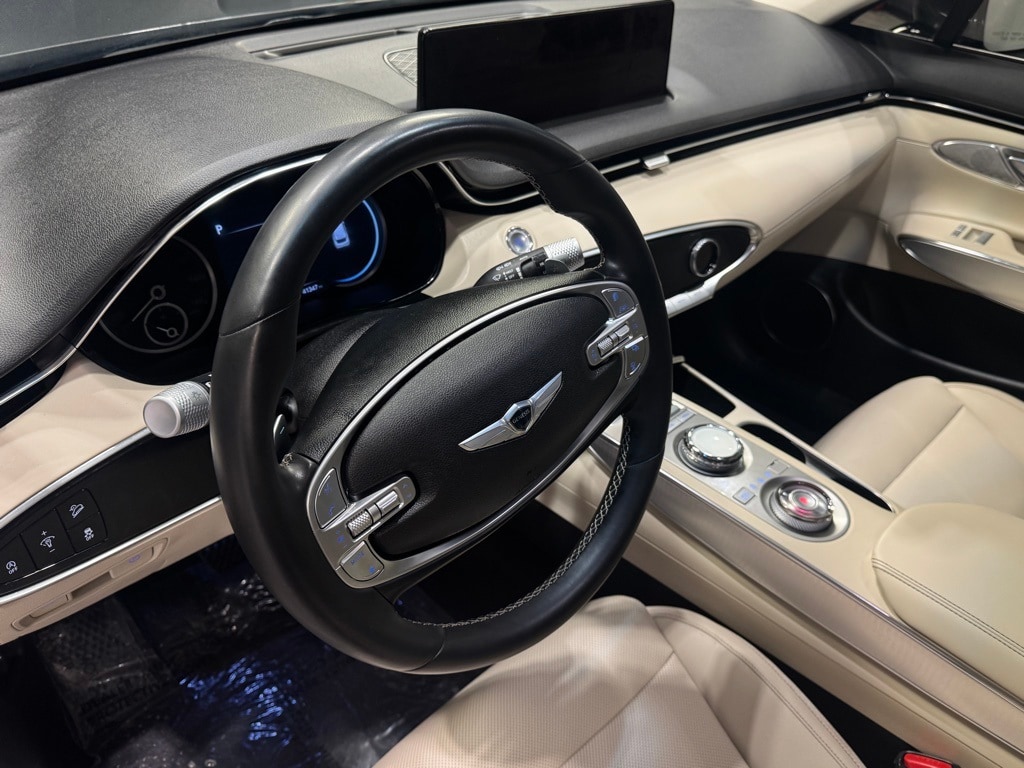 2024 GENESIS GV70 - Image 17
