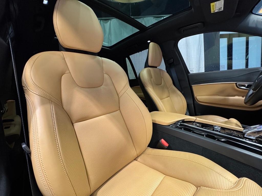 2025 VOLVO XC90 - Image 30