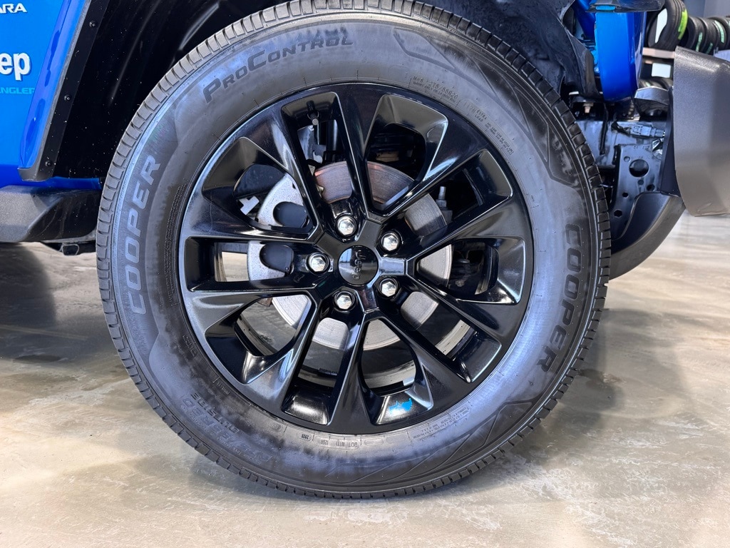 2023 JEEP WRANGLER - Image 12