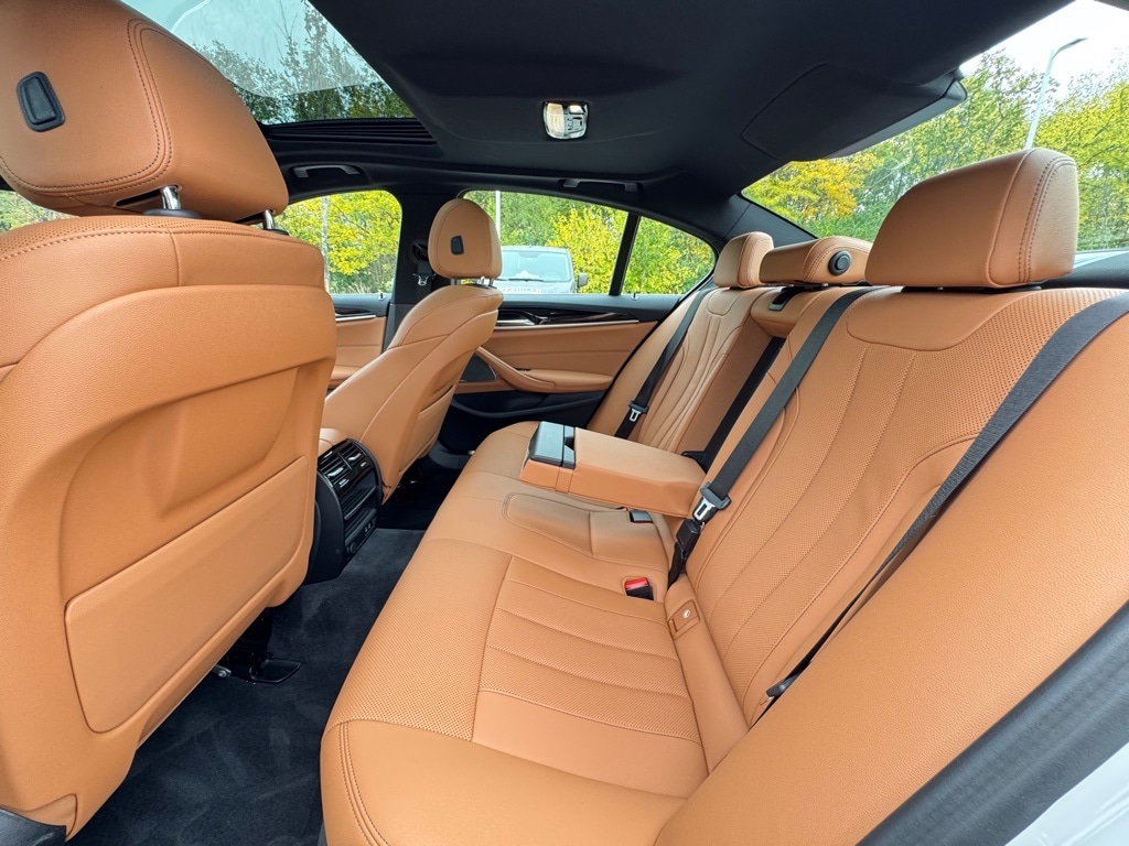 2023 BMW 530E - Image 23