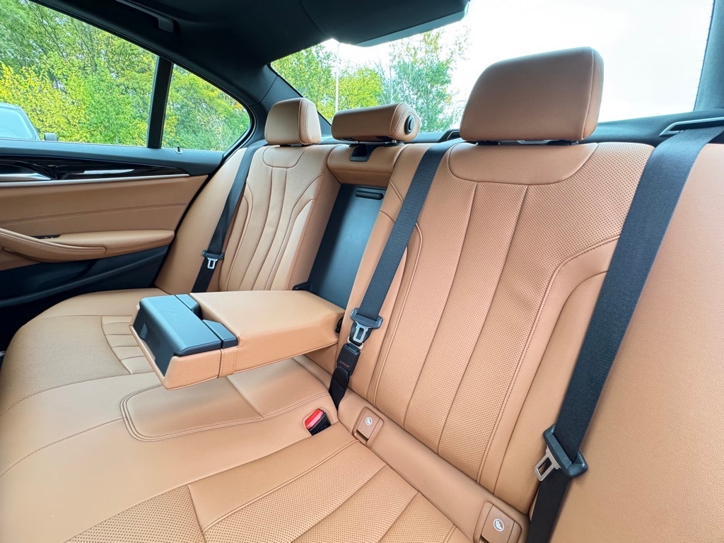 2023 BMW 530E - Image 25