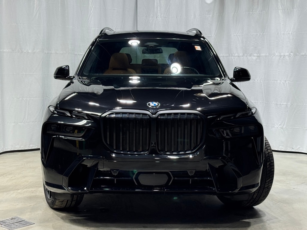 2023 BMW X7 - Image 2